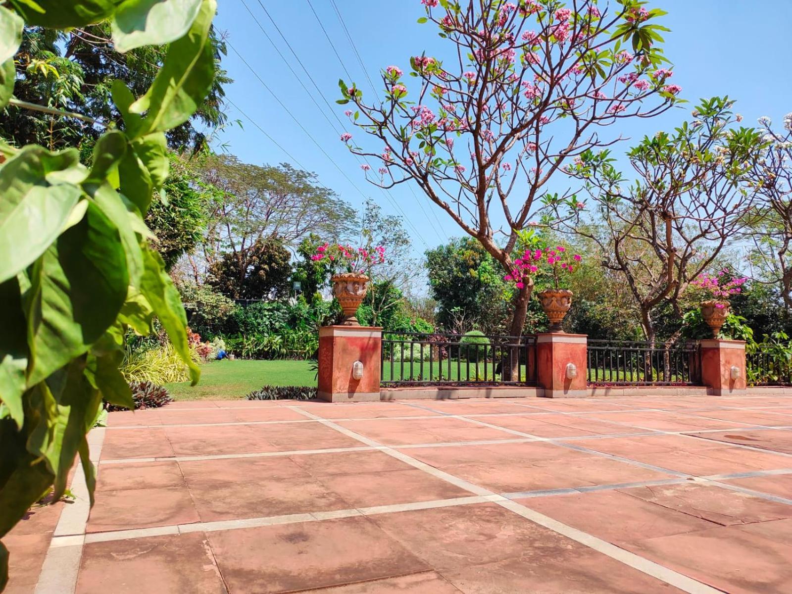 La Franklin Hotel Bhubaneswar Exterior foto